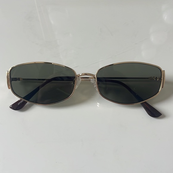 Appassal Retro Oval Sunglasses in Gold/Green (NWT) - Picture 4 of 8